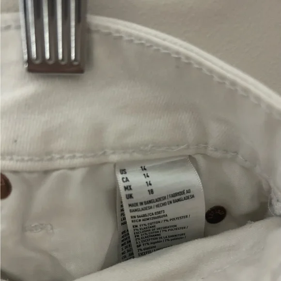 White shorts - Picture 3 of 3